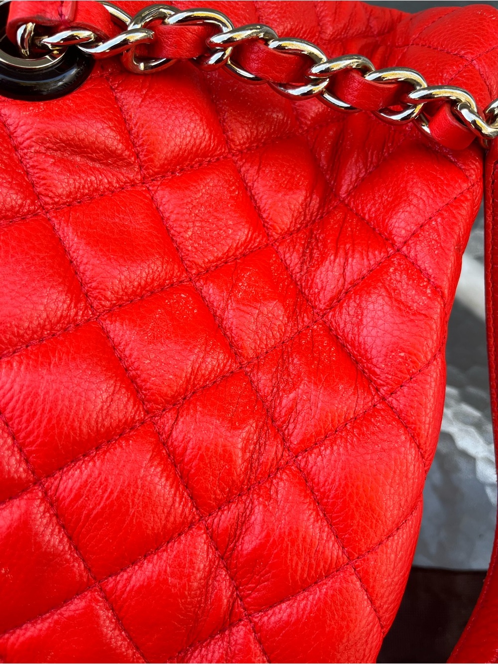 kate spade red quilted leather shoulder bag with gold chain straps - Picture 5 of 5